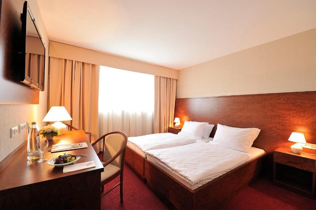 Hotel Restaurant Hoettche Dormagen Room photo